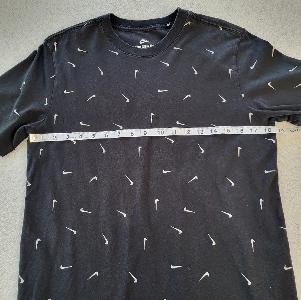 Men's Nike Logo Full Print Round Neck Pullover Short Sleeve Black T-Shirt Size M